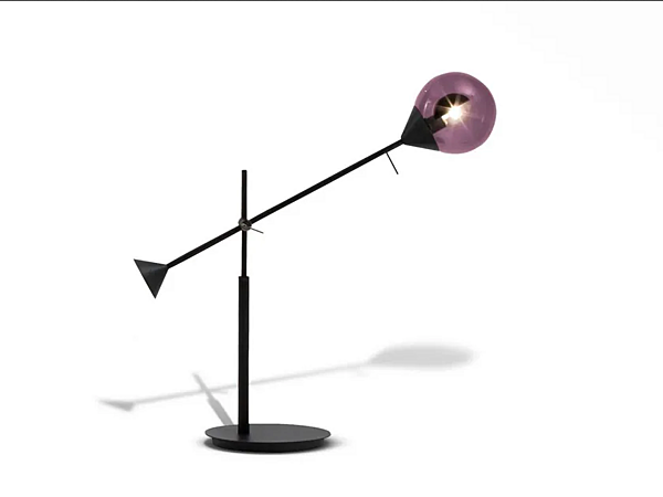 Lampe de bureau LED en bois Kendama GIORGETTI usine GIORGETTI de l'Italie. Foto №1