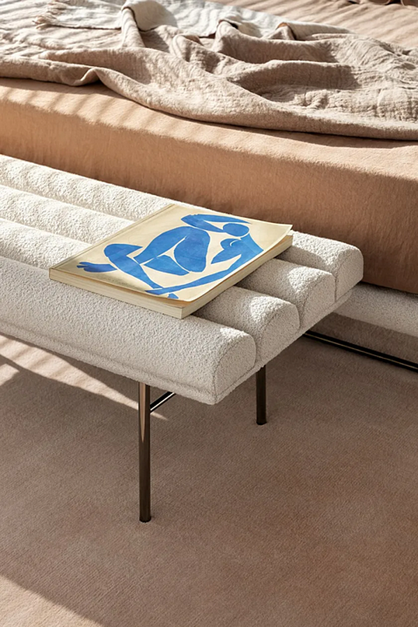 Banc rembourré en tissu Pan Flute Saba usine SABA de l'Italie. Foto №4