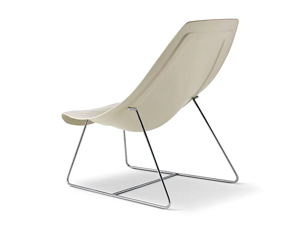 Fauteuil en cuir à base traîneau couleur huître clair I 4 Mariani usine i 4 Mariani de l'Italie. Foto №4