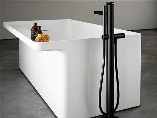 Mitigeur de baignoire sur pied en aluminium anodisé avec douchette SEN AGAPE usine Agape de l'Italie. Foto №1