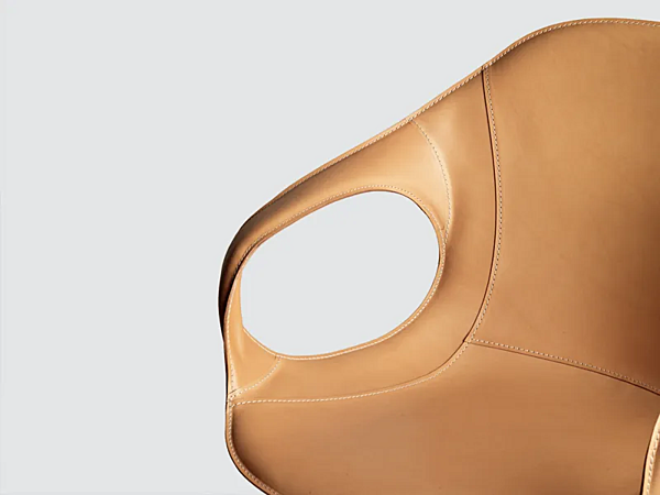 Chaise en cuir tanné avec accoudoirs Kristalia Elephant usine Kristalia de l'Italie. Foto №2