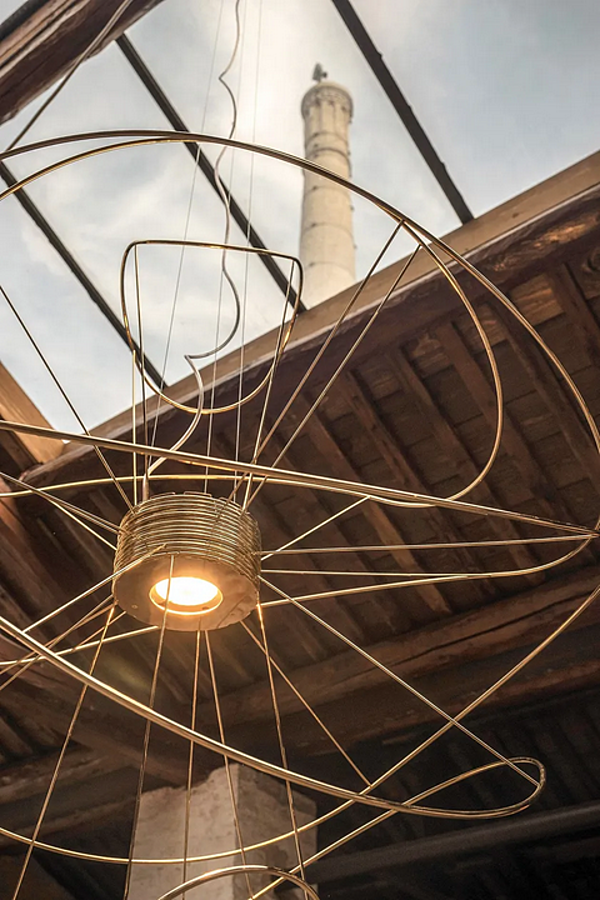 Suspension LED en métal Hoops AXOLIGHT usine Axolight de l'Italie. Foto №5