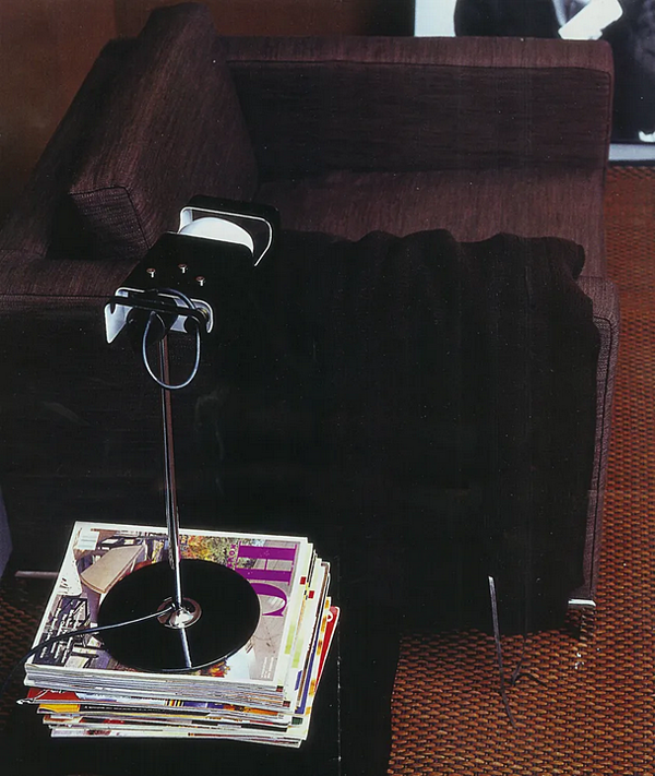 Lampe de table ajustable en métal Oluce Spider 291 usine Oluce de l'Italie. Foto №3