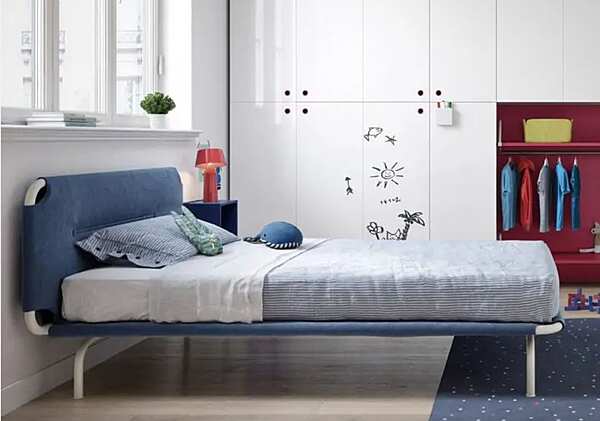 Lit simple pour enfant avec tête de lit rembourrée Nidi Tube usine nidi de l'Italie. Foto №6