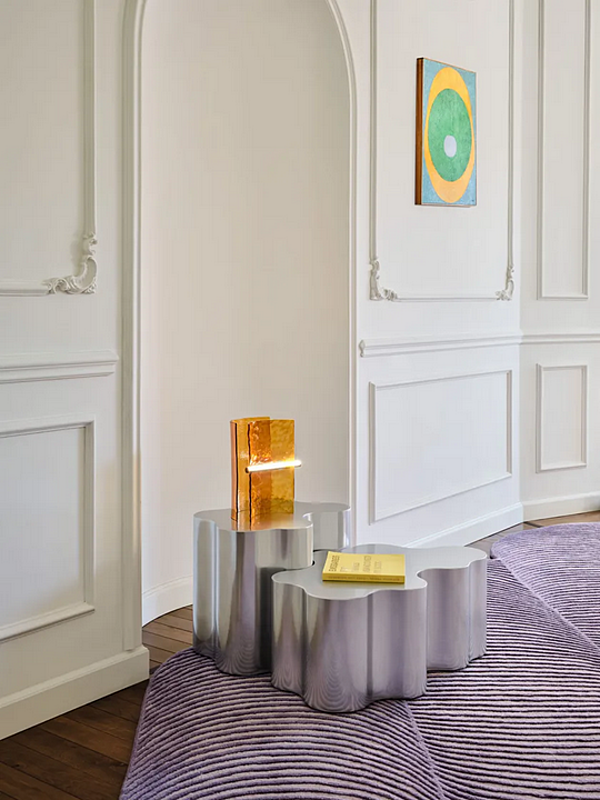 Table basse en polyuréthane rigide Teatro Magico Saba usine SABA de l'Italie. Foto №4