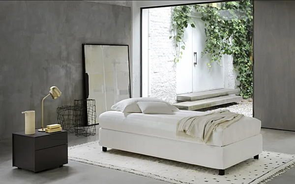 Lit simple sommier en tissu Flou   usine Flou de l'Italie. Foto №2