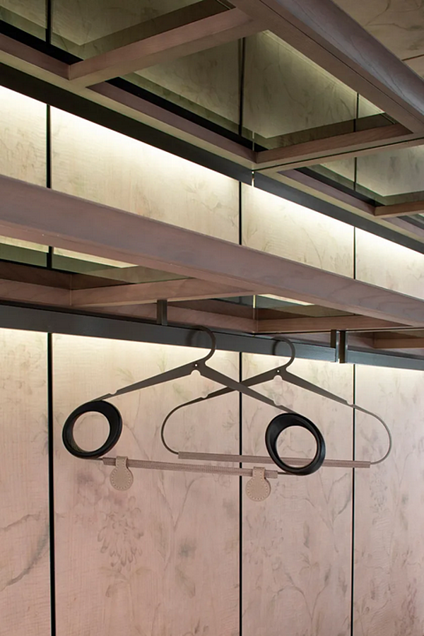 Garde-robe sectionnelle en frêne avec éclairage intégré GIORGETTI REIWA usine GIORGETTI de l'Italie. Foto №5