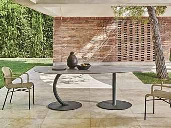 Table de jardin ovale en acier Flexion VARASCHIN