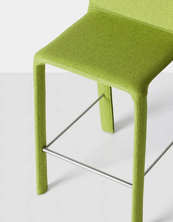 Tabouret rembourré avec dossier en tissu Kristalia Joko usine Kristalia de l'Italie. Foto №4