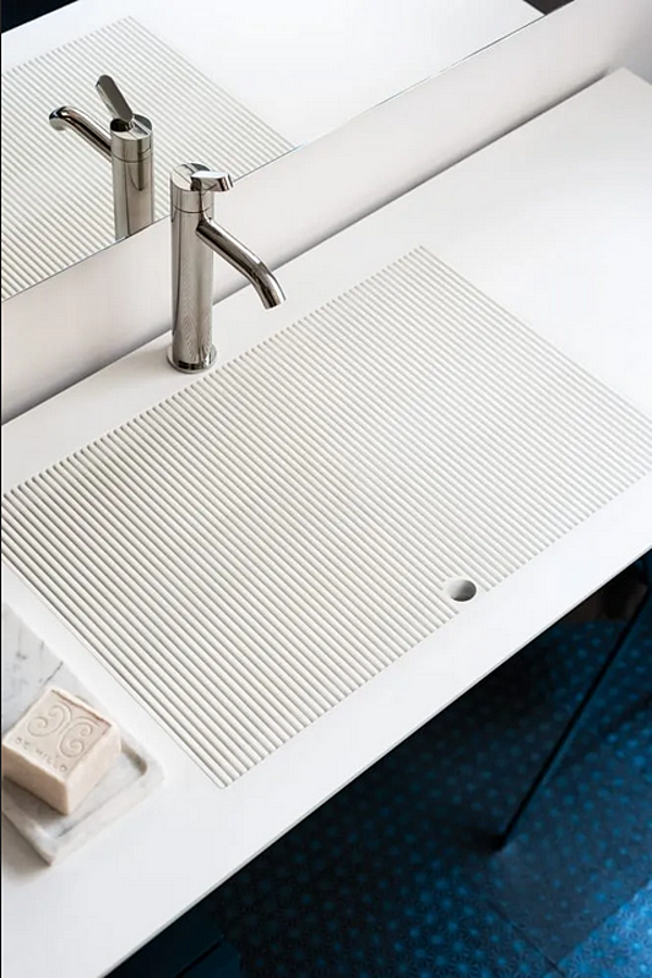 Mélangeur de lavabo en acier inoxydable à poignée unique AGAPE carré usine Agape de l'Italie. Foto №3