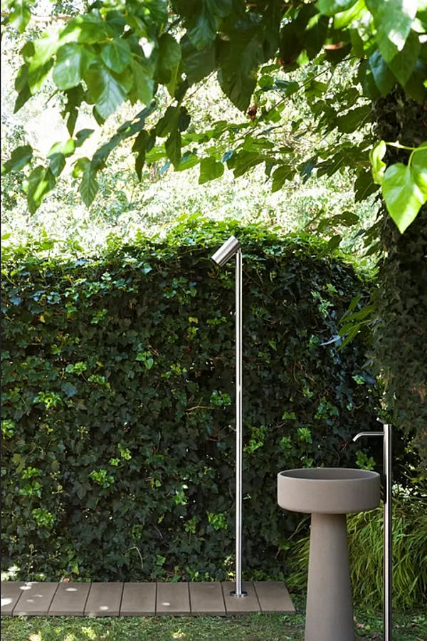 Mitigeur de lavabo sur pied en acier inoxydable à poignée unique AGAPE Collection Square usine Agape de l'Italie. Foto №5