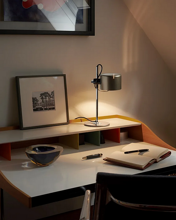 Lampe de table en métal ajustable LED Mini Coupe Oluce usine Oluce de l'Italie. Foto №15