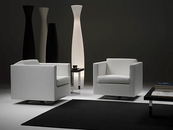 Fauteuil en cuir avec accoudoirs GYFORM MIX usine Gyform de l'Italie. Foto №1